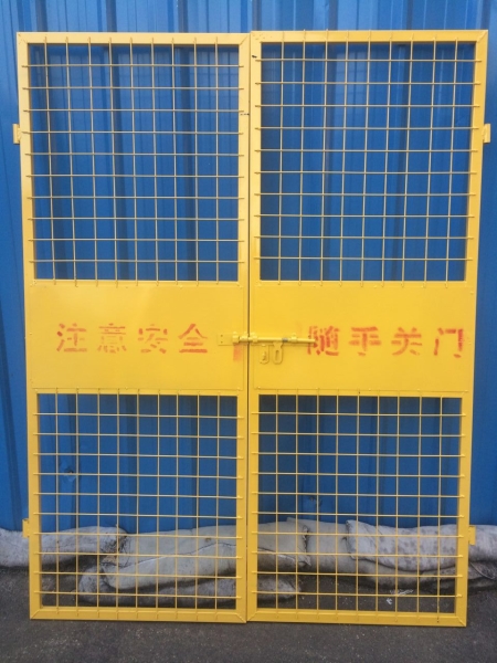 电梯安全防护门-01