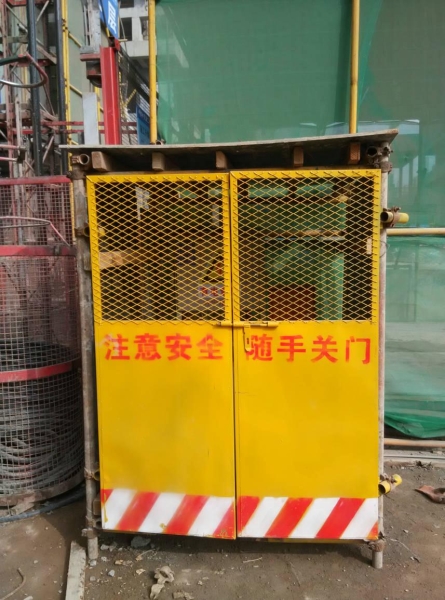 电梯安全防护门-04